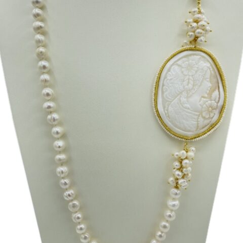 Collana con perle di fiume e cammeo