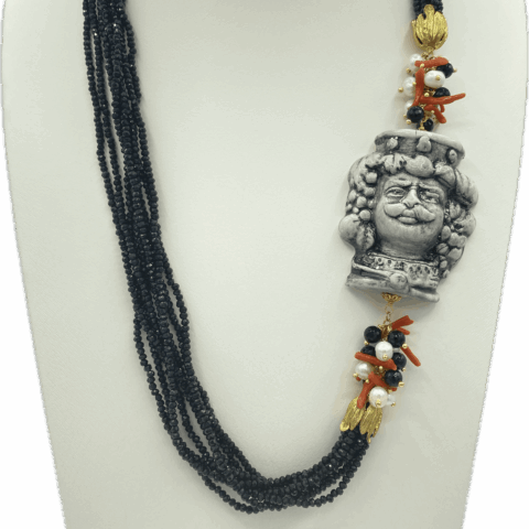 Collana con vari fili di swarovski e testa di moro in ceramica