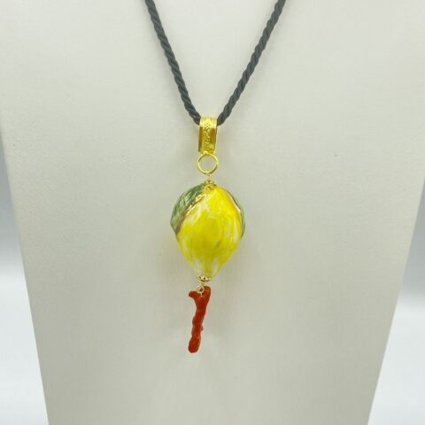 Ciondolo Limone in Ceramica Dipinto a Mano con Lustro in Oro