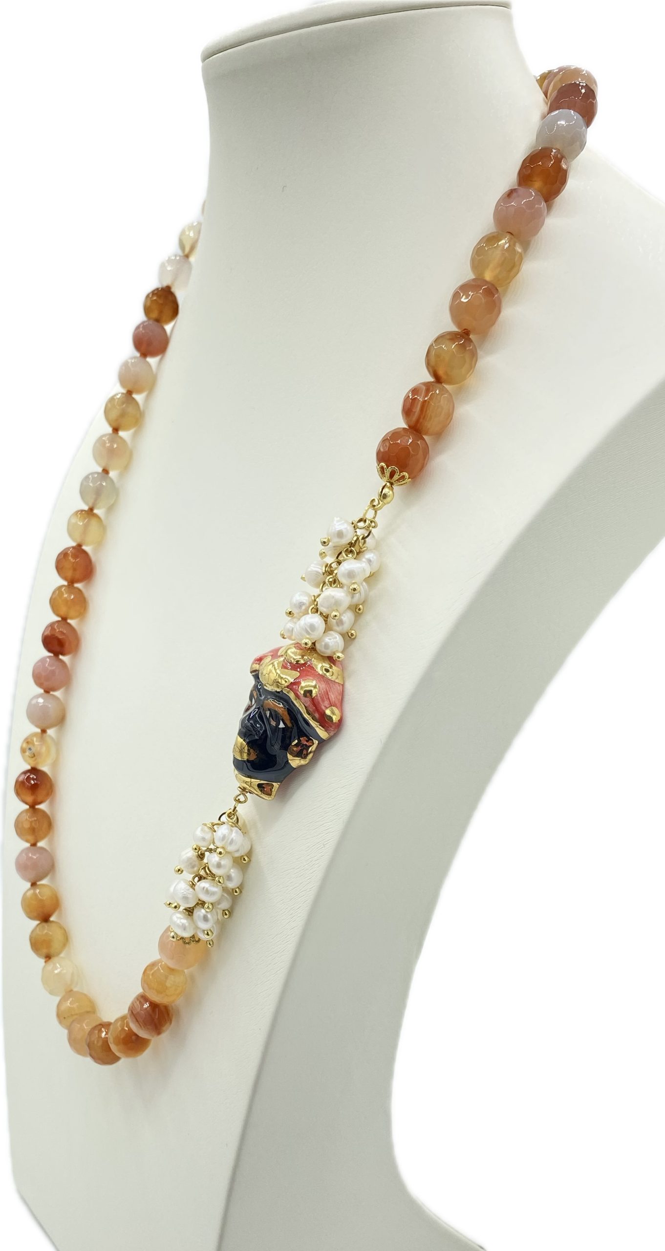Collana in Corniola con Testa di Moro in Ceramica Dipinta a Mano