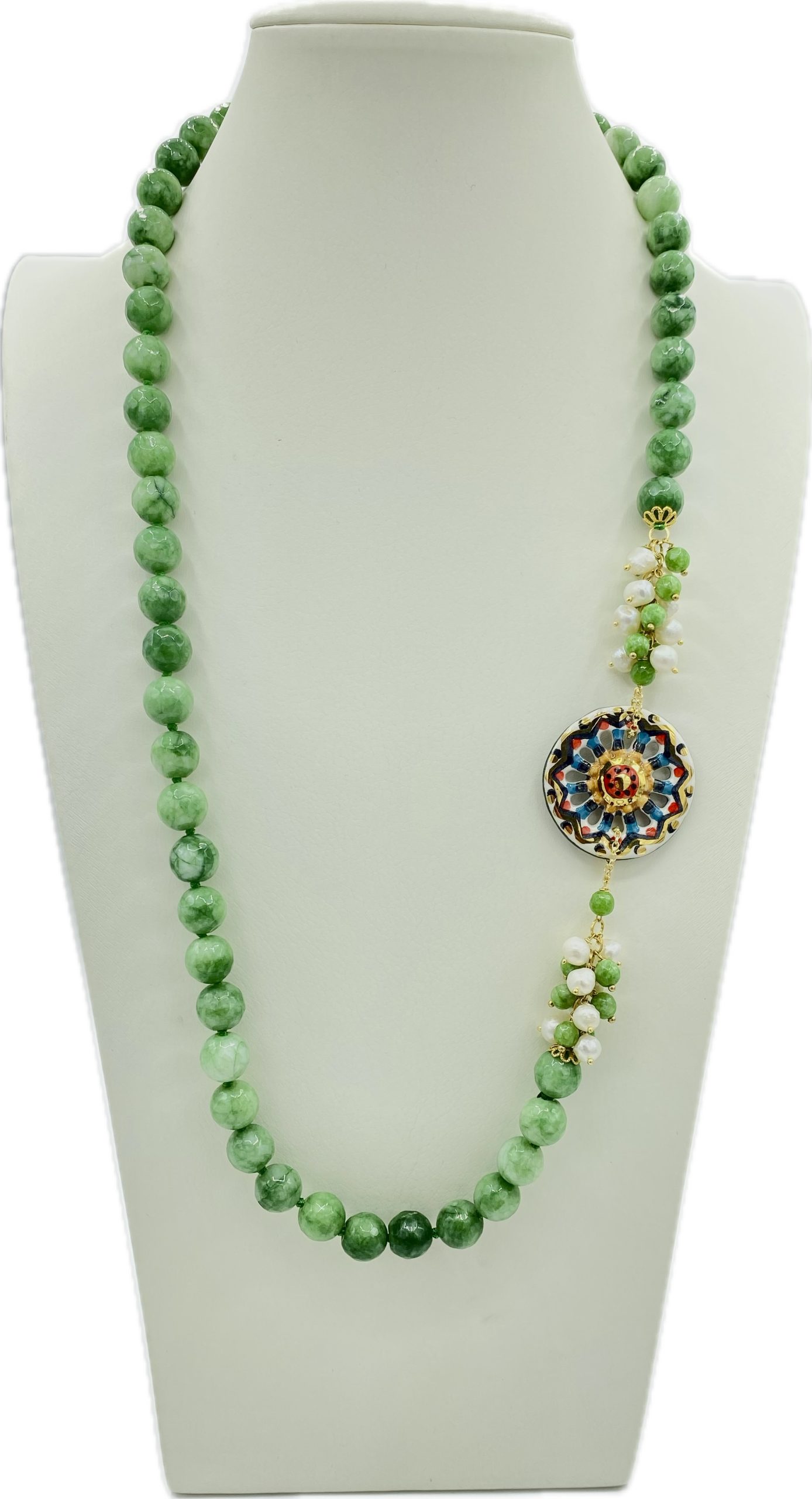 Collana in Giada Verde con Ruota Siciliana in Ceramica Dipinta a Mano