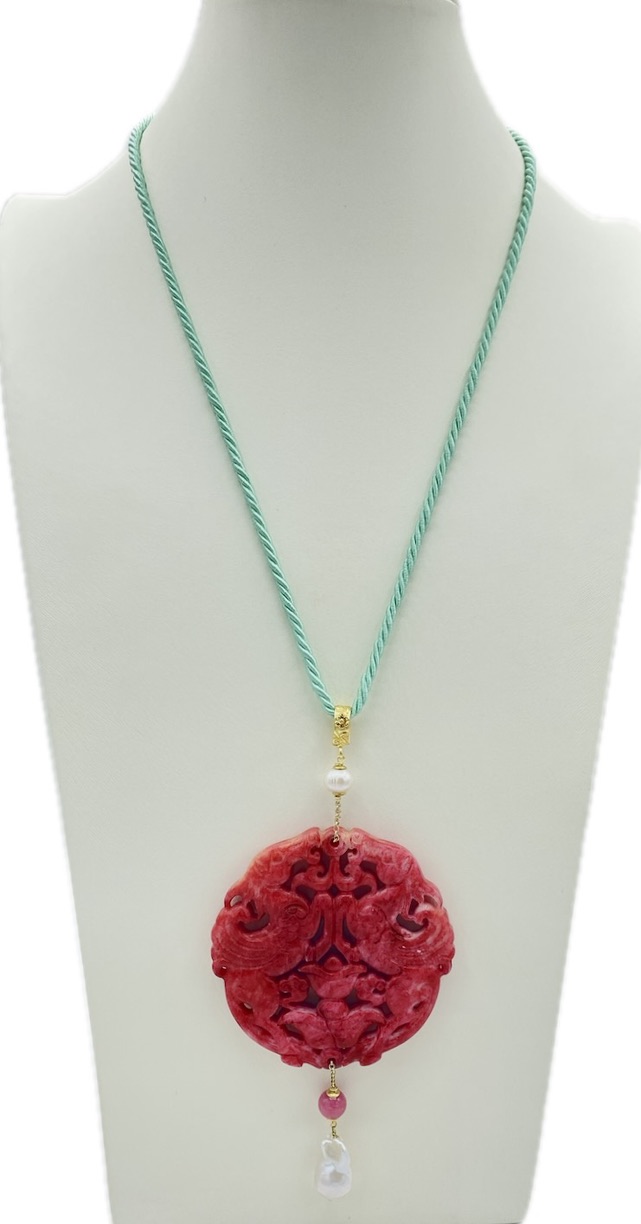 Ciondolo in Giada Fucsia con Perla Scaramazza su Cordoncino Tiffany