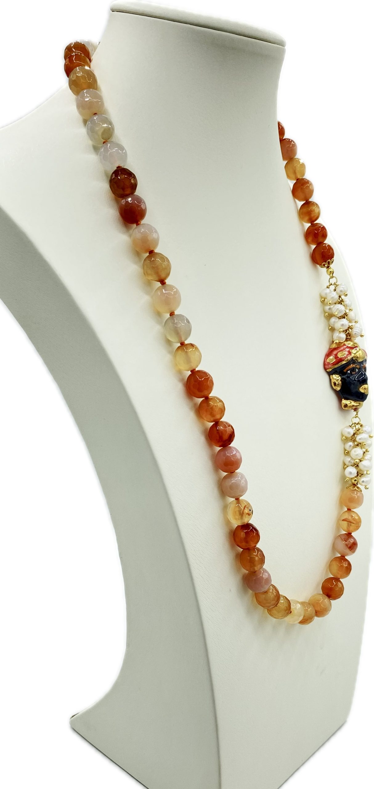 Collana in Corniola con Testa di Moro in Ceramica Dipinta a Mano
