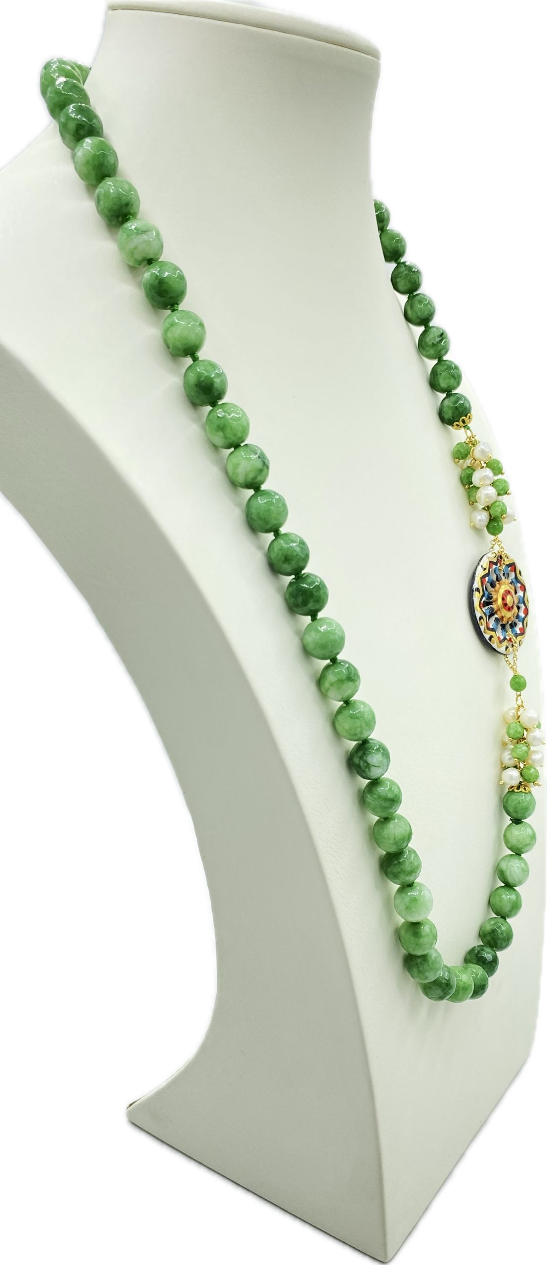 Collana in Giada Verde con Ruota Siciliana in Ceramica Dipinta a Mano