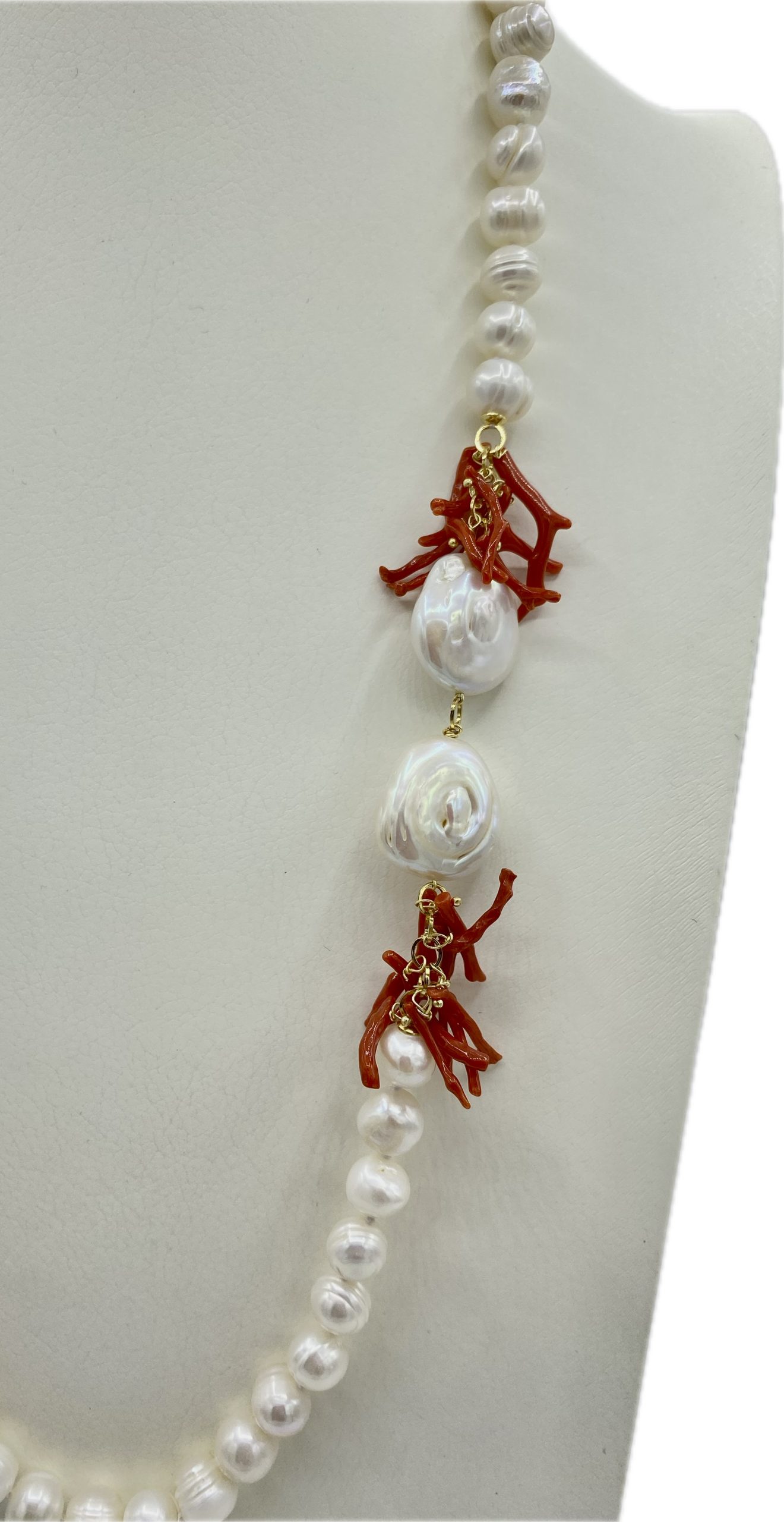 Collana Perle di Fiume con Madreperla e Corallo Rosso