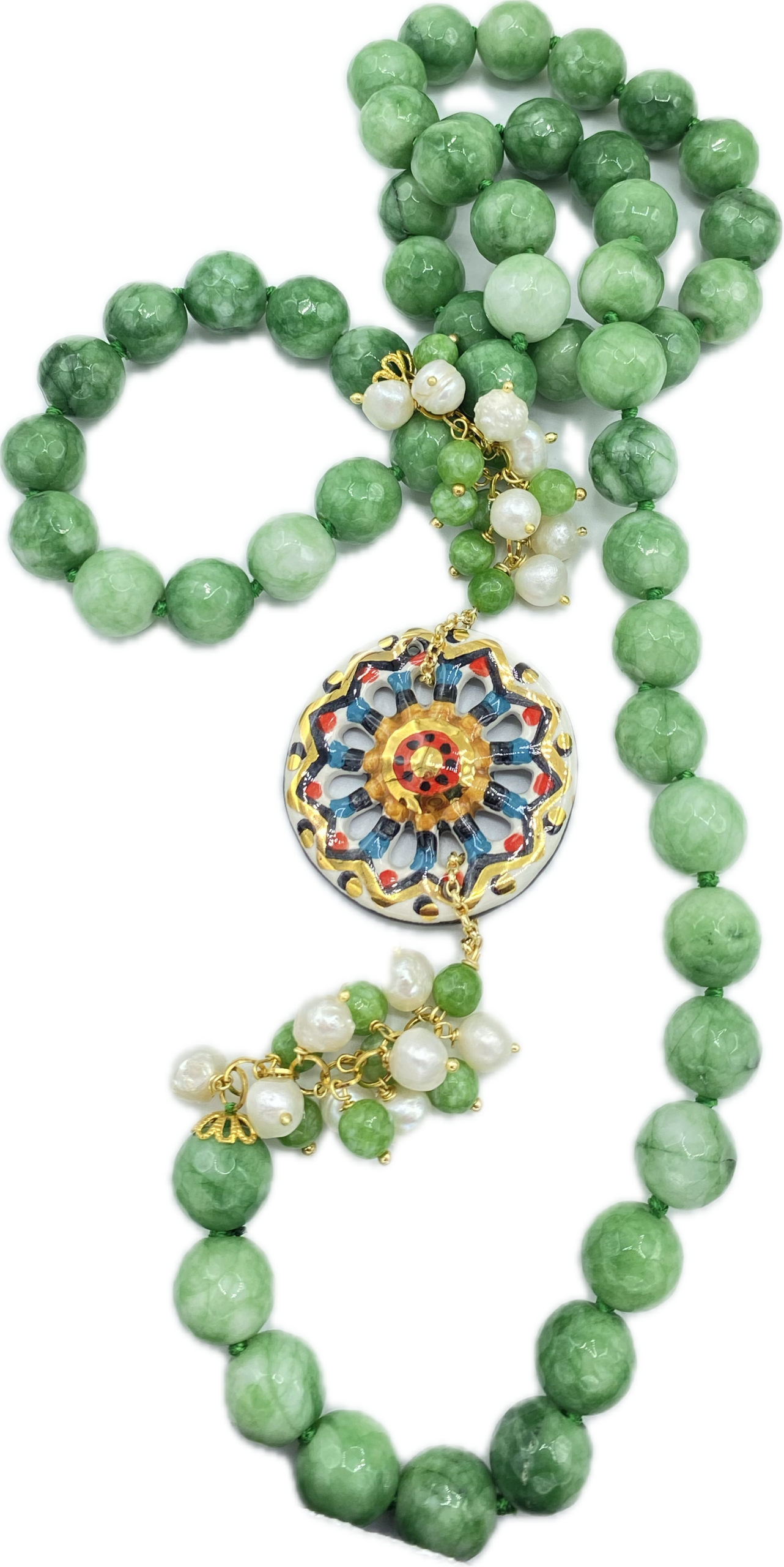 Collana in Giada Verde con Ruota Siciliana in Ceramica Dipinta a Mano
