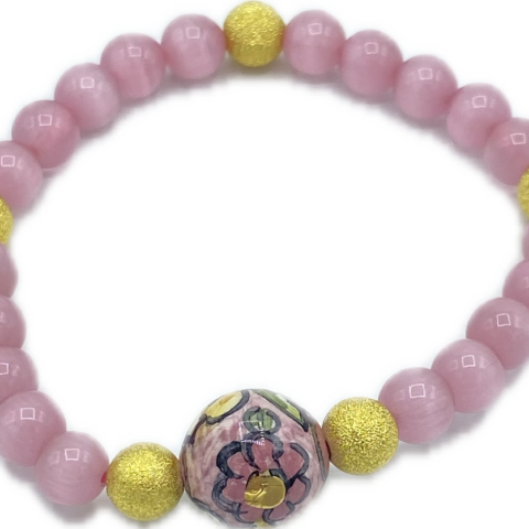 Bracciale in Occhio di Gatto Rosa con Perla in Ceramica e Dettagli in Ottone