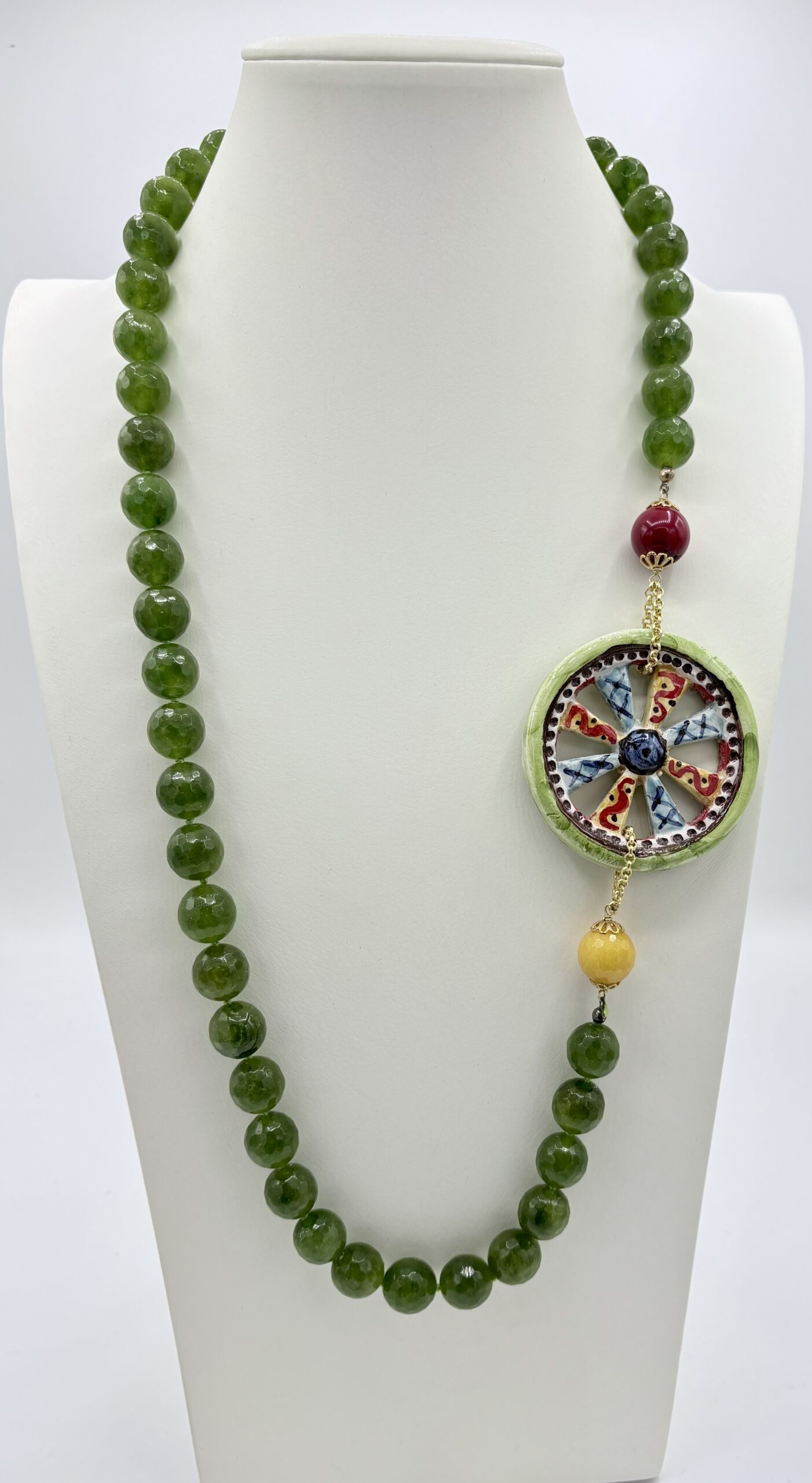 Collana in Agata verde e ruota in ceramica