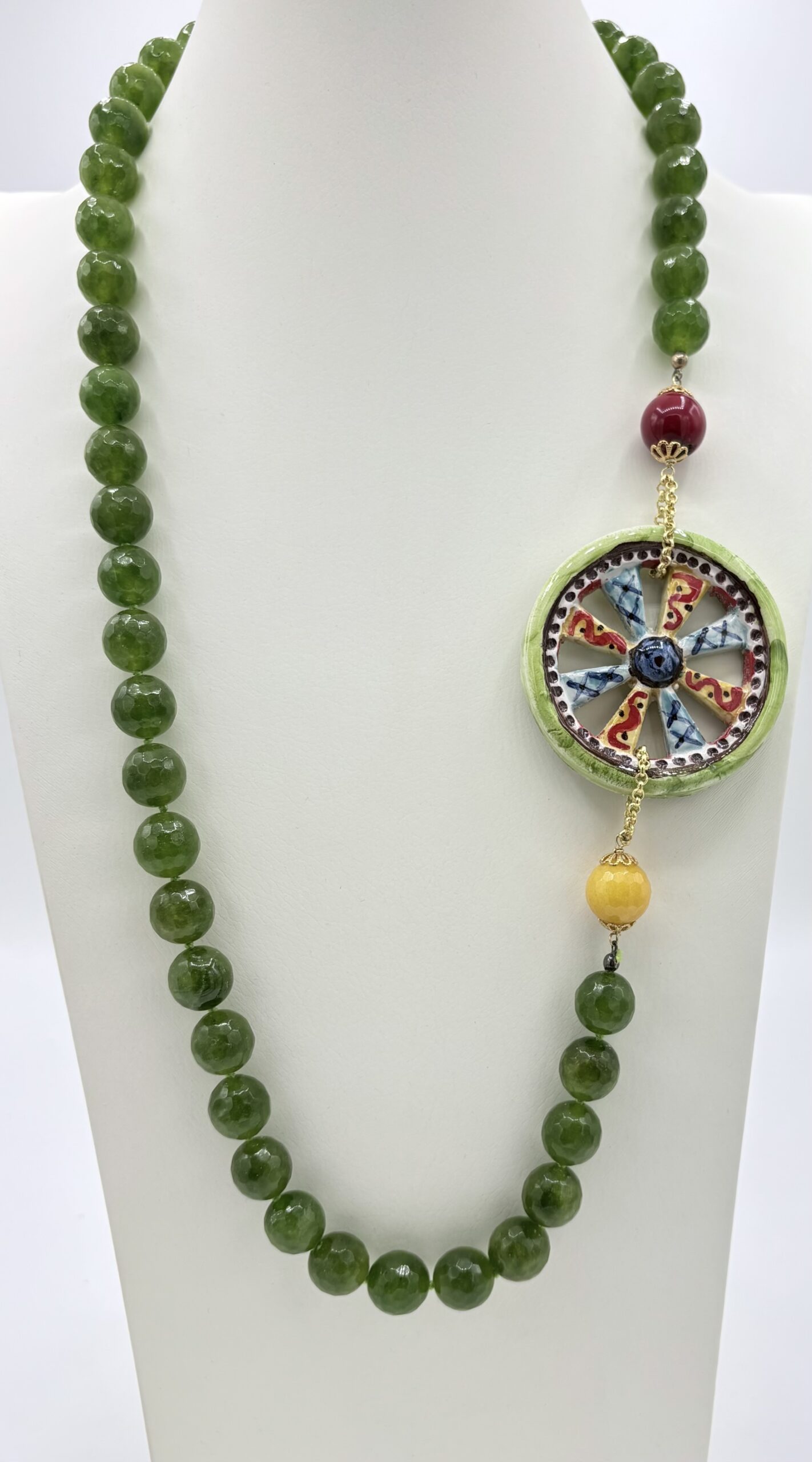 Collana in Agata verde e ruota in ceramica