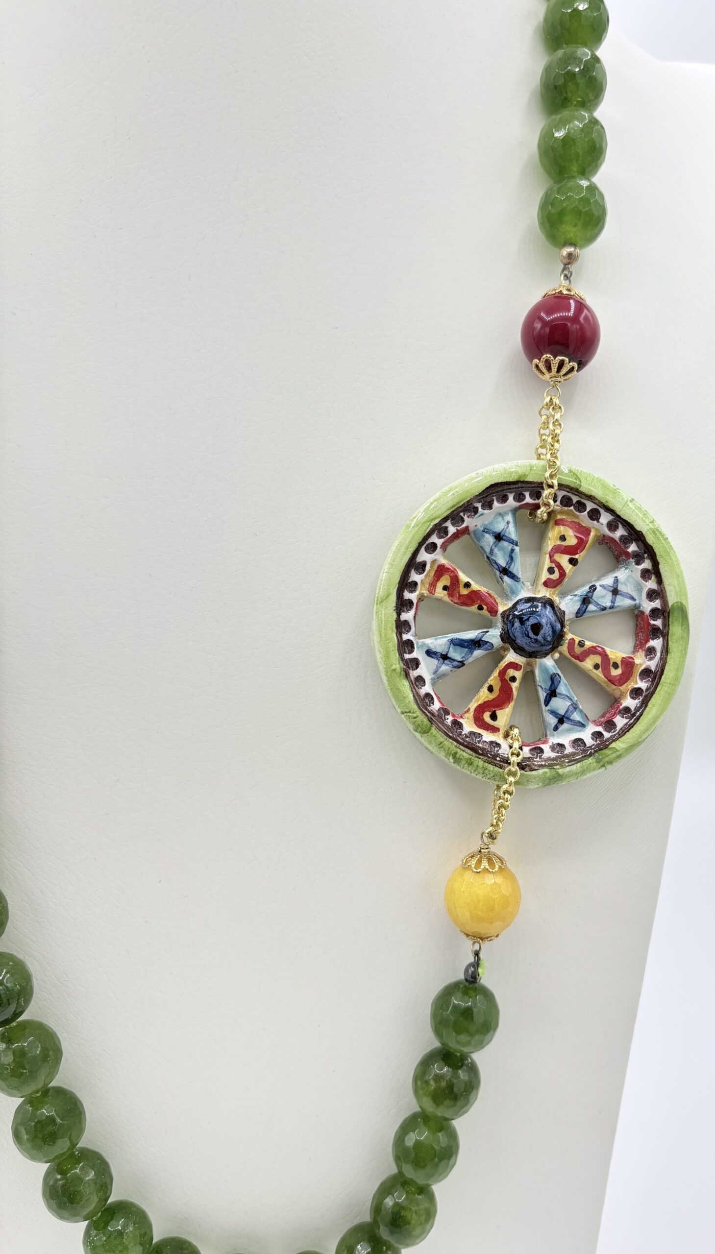 Collana in Agata verde e ruota in ceramica