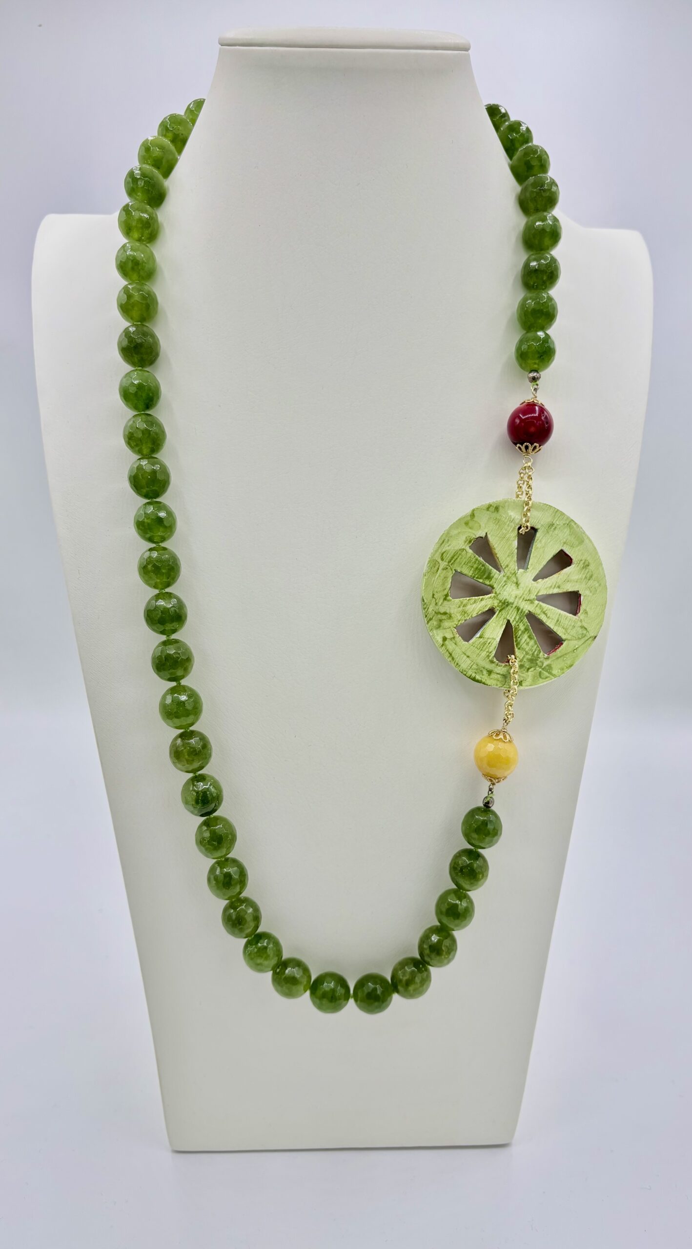 Collana in Agata verde e ruota in ceramica
