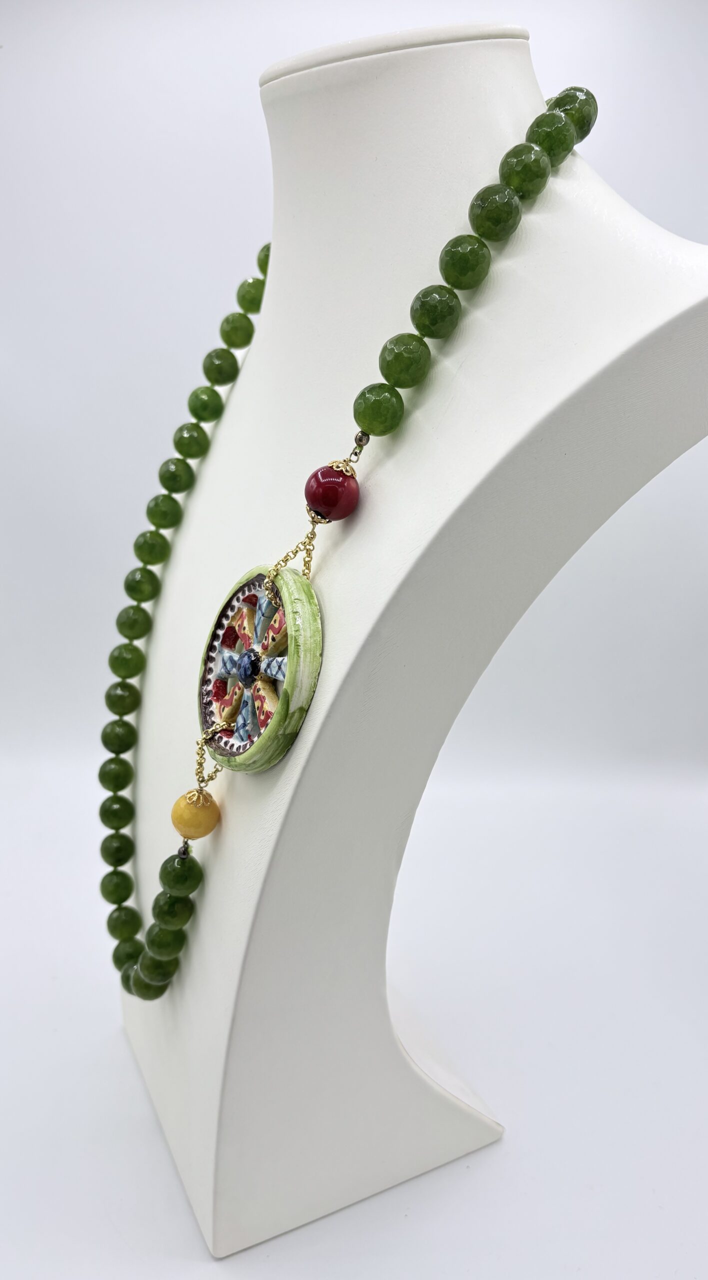 Collana in Agata verde e ruota in ceramica