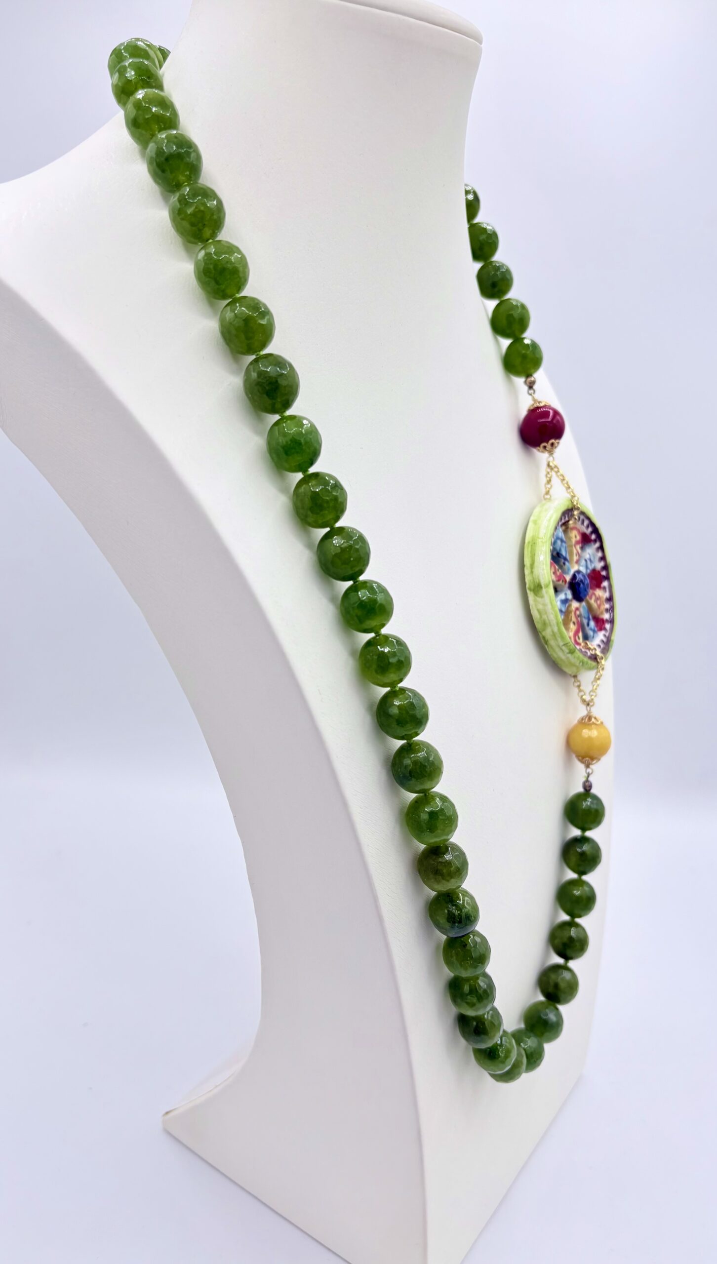 Collana in Agata verde e ruota in ceramica