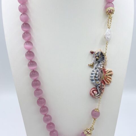 Collana in occhio di gatto rosa con Cavalluccio Marino in Ceramica e Madreperla