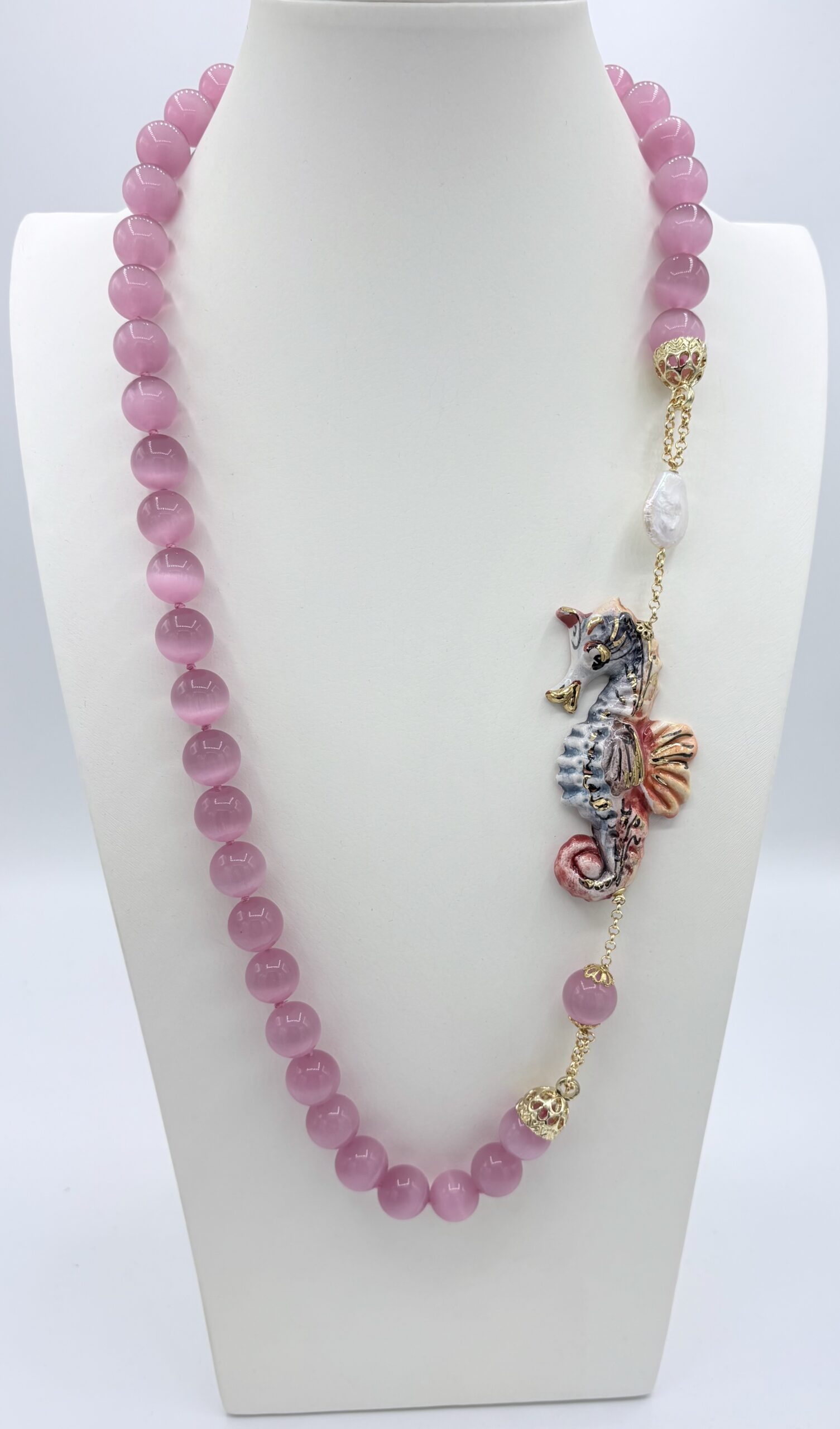 Collana in occhio di gatto rosa con Cavalluccio Marino in Ceramica e Madreperla