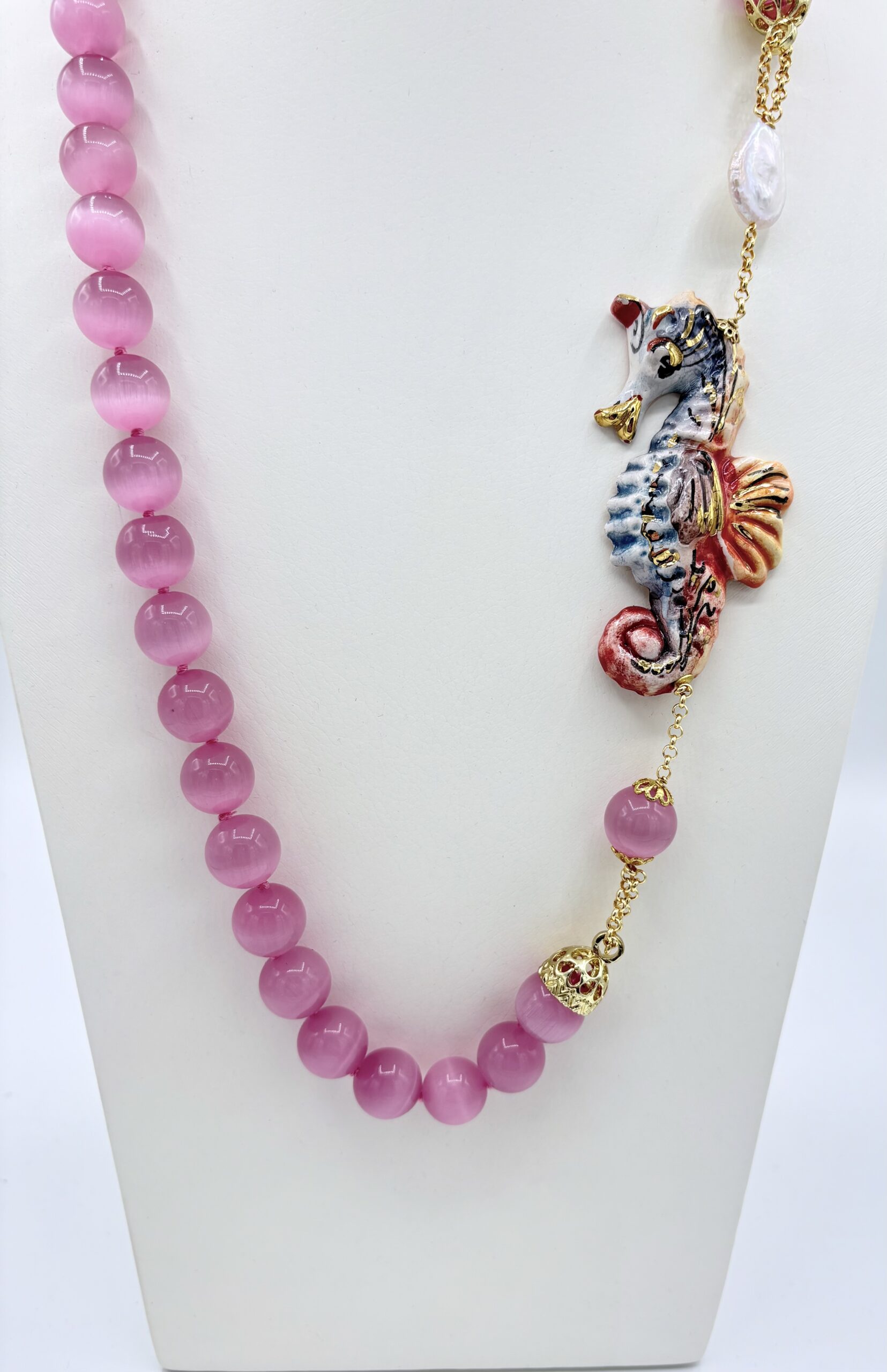 Collana in occhio di gatto rosa con Cavalluccio Marino in Ceramica e Madreperla