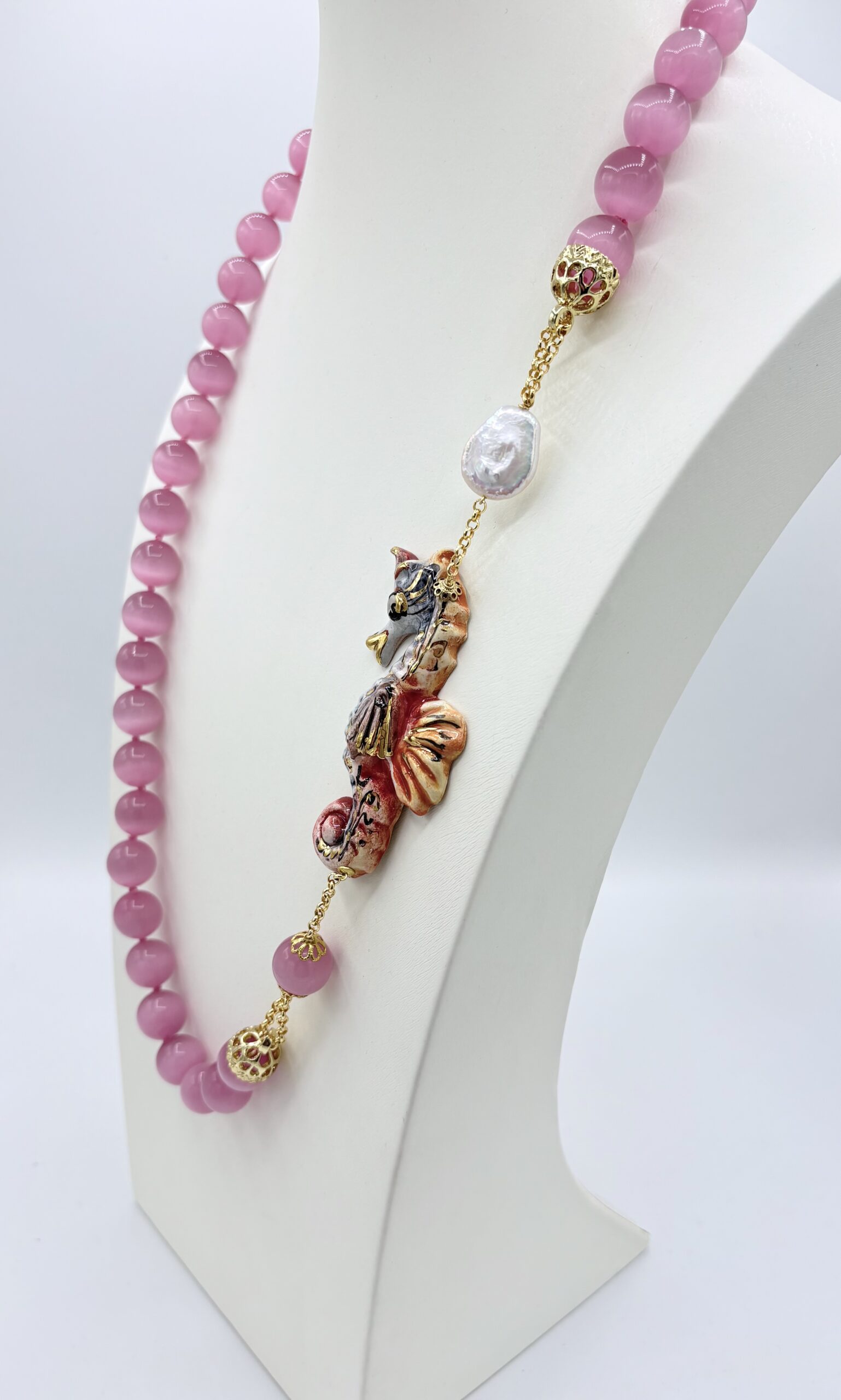 Collana in occhio di gatto rosa con Cavalluccio Marino in Ceramica e Madreperla