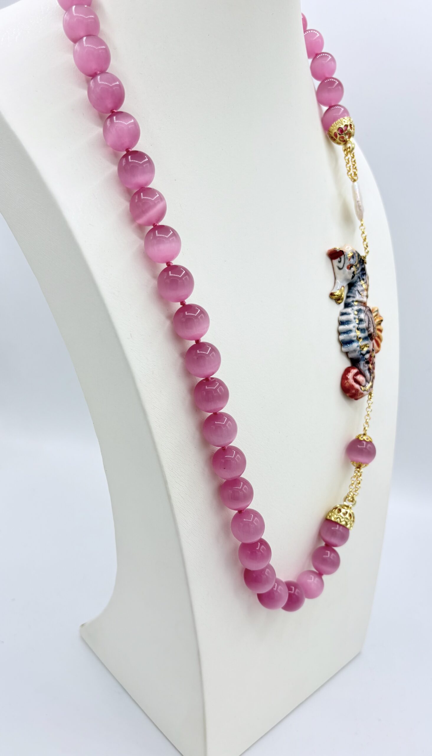 Collana in occhio di gatto rosa con Cavalluccio Marino in Ceramica e Madreperla