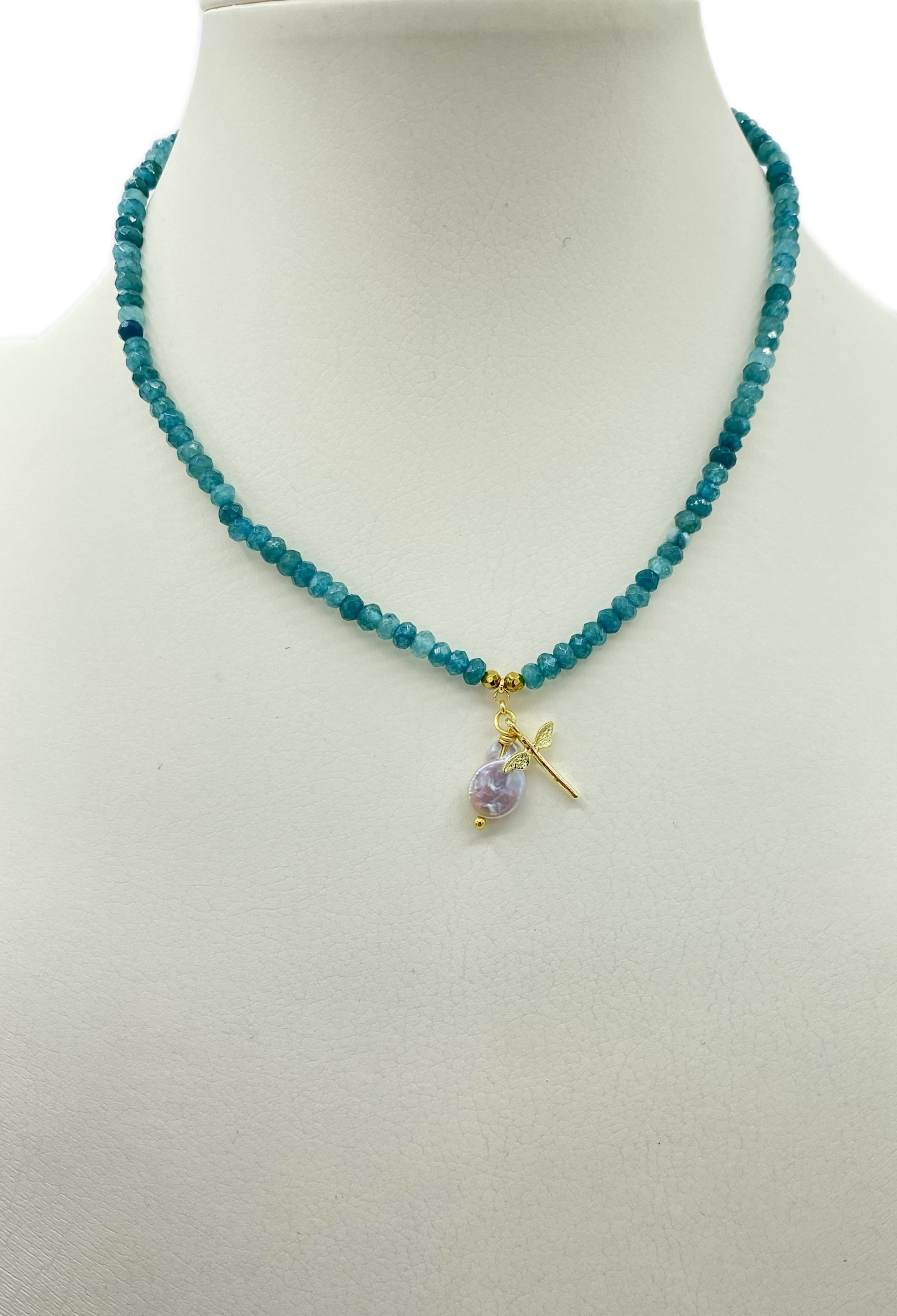 Collane in Agata Sfaccettata in vari colori con Libellula in Ottone e Madreperla