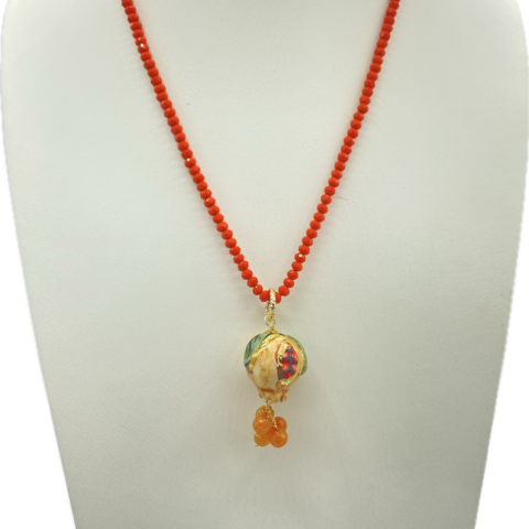 Collana in Swarovski arancione con ciondolo melograno in ceramica e lustro oro