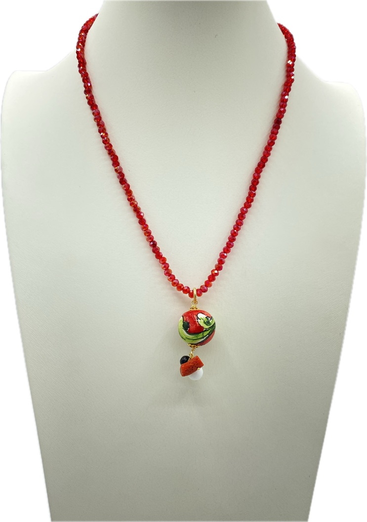 Collana in Swarovski rosso con ciondolo perla in ceramica dipinta a mano