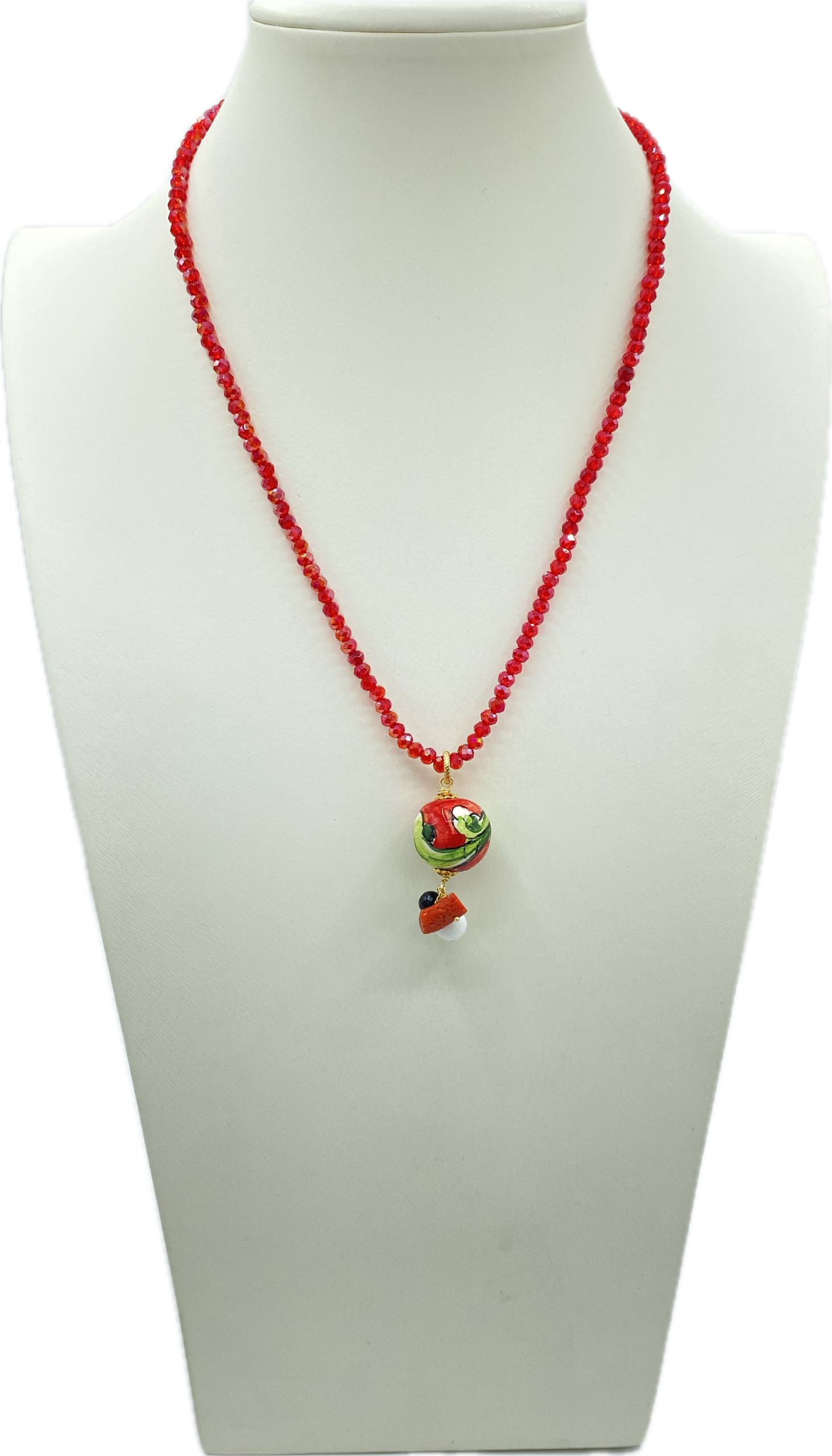 Collana in Swarovski rosso con ciondolo perla in ceramica dipinta a mano
