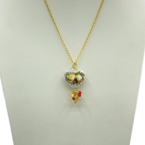 Collana in ottone con cuore con limoni e scacchiera dipinto a mano