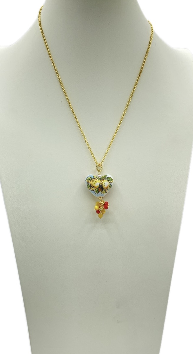 Collana in ottone con cuore con limoni e scacchiera dipinto a mano