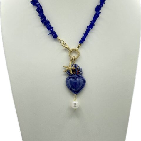 Collana in agata blu con cuore sacro in ceramica e lustro in oro