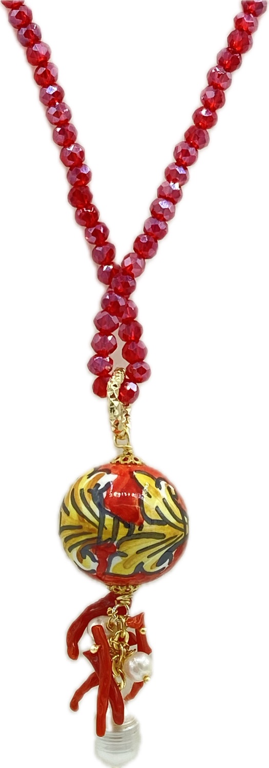 Collana in Swarovski rossi con pendente in ceramica stile Acanto, perle di fiume e corallo