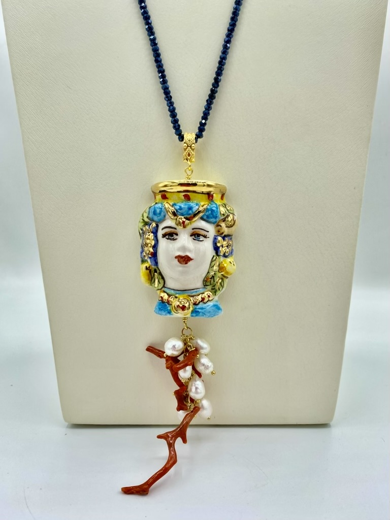 Collana in Swarovski blu con testa di moro donna in ceramica e lustro in oro