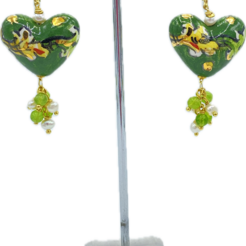 Orecchini cuore tridimensionali in argento 925 dorato con perle e agata verde
