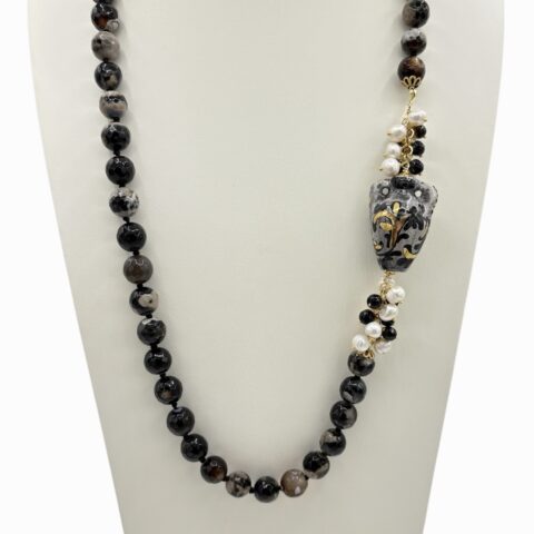 Collana con anforetta in ceramica dipinta a mano con lustro in oro