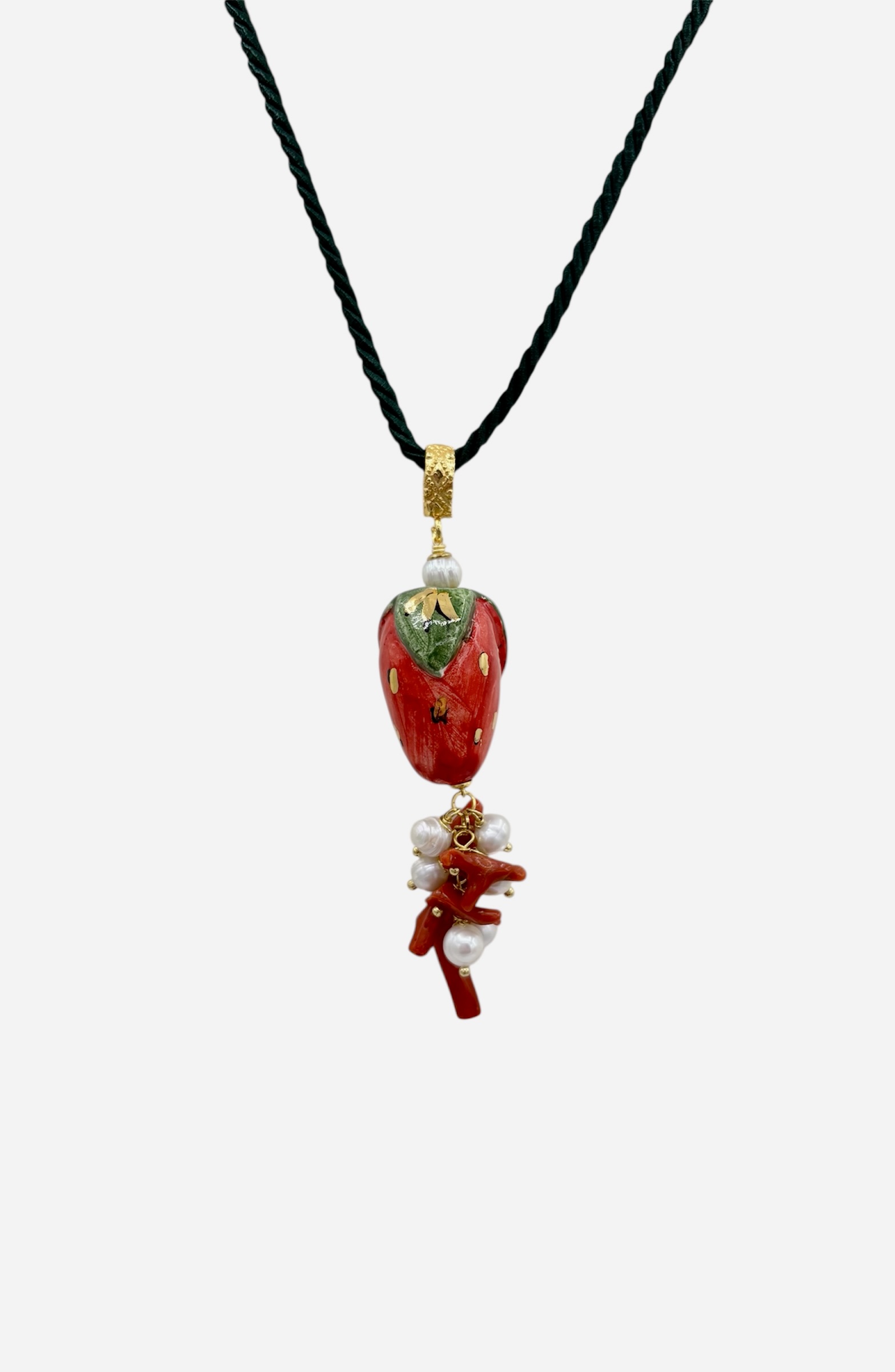 Ciondolo Fragola in ceramica dipinta a mano con lustro in oro