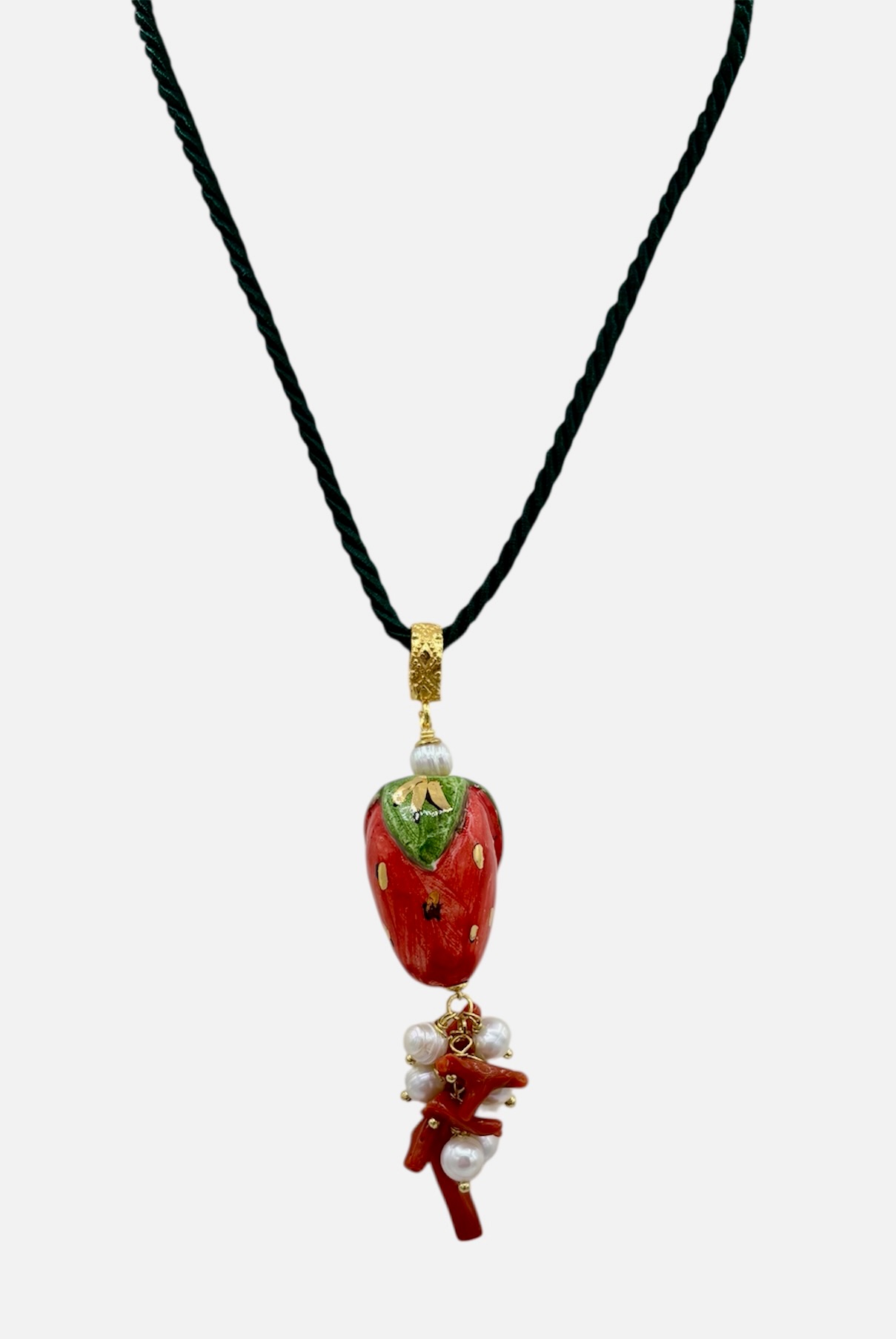 Ciondolo Fragola in ceramica dipinta a mano con lustro in oro