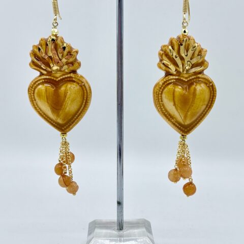 Orecchini Cuore Sacro in Ceramica con Lustro in Oro e Agata Arancione